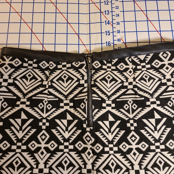 California Moon Rise Aztec Mini Skirt, Women's Size S - Picture 4 of 7